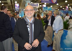 Mark Cassius walking the floor. Together with grower-partners Mark started Modern Veg Farms. The company is a grower-distributor of tomatoes, cucumbers, eggplant as well as green and red bell peppers. The company name reflects that Mexican produce is state-of-art and safe & healthy.